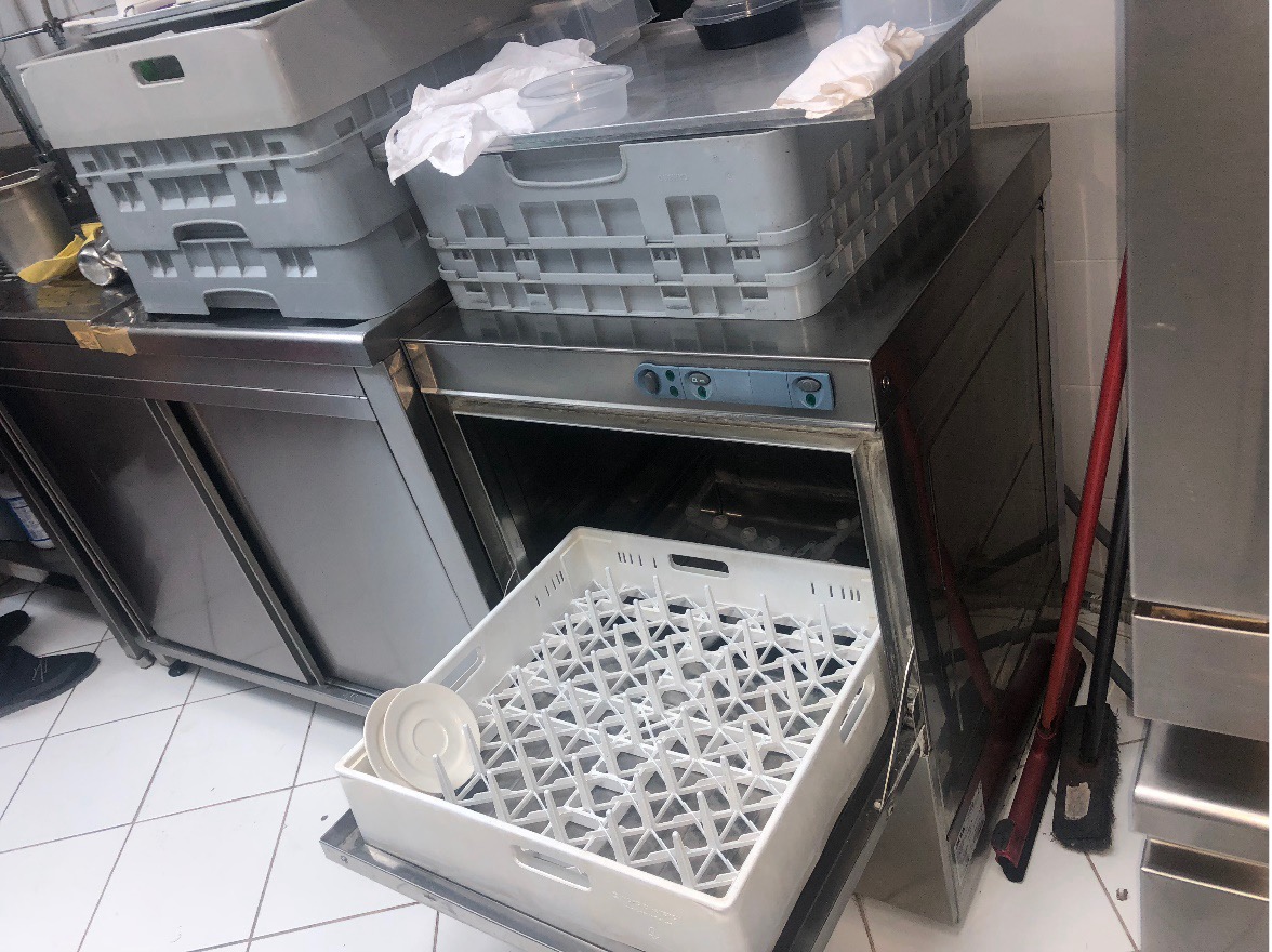 WHOLE COMMERCIAL KITCHEN EQUIPMENT FOR SALE معدات مطبخ تجاري كاملة للبيع