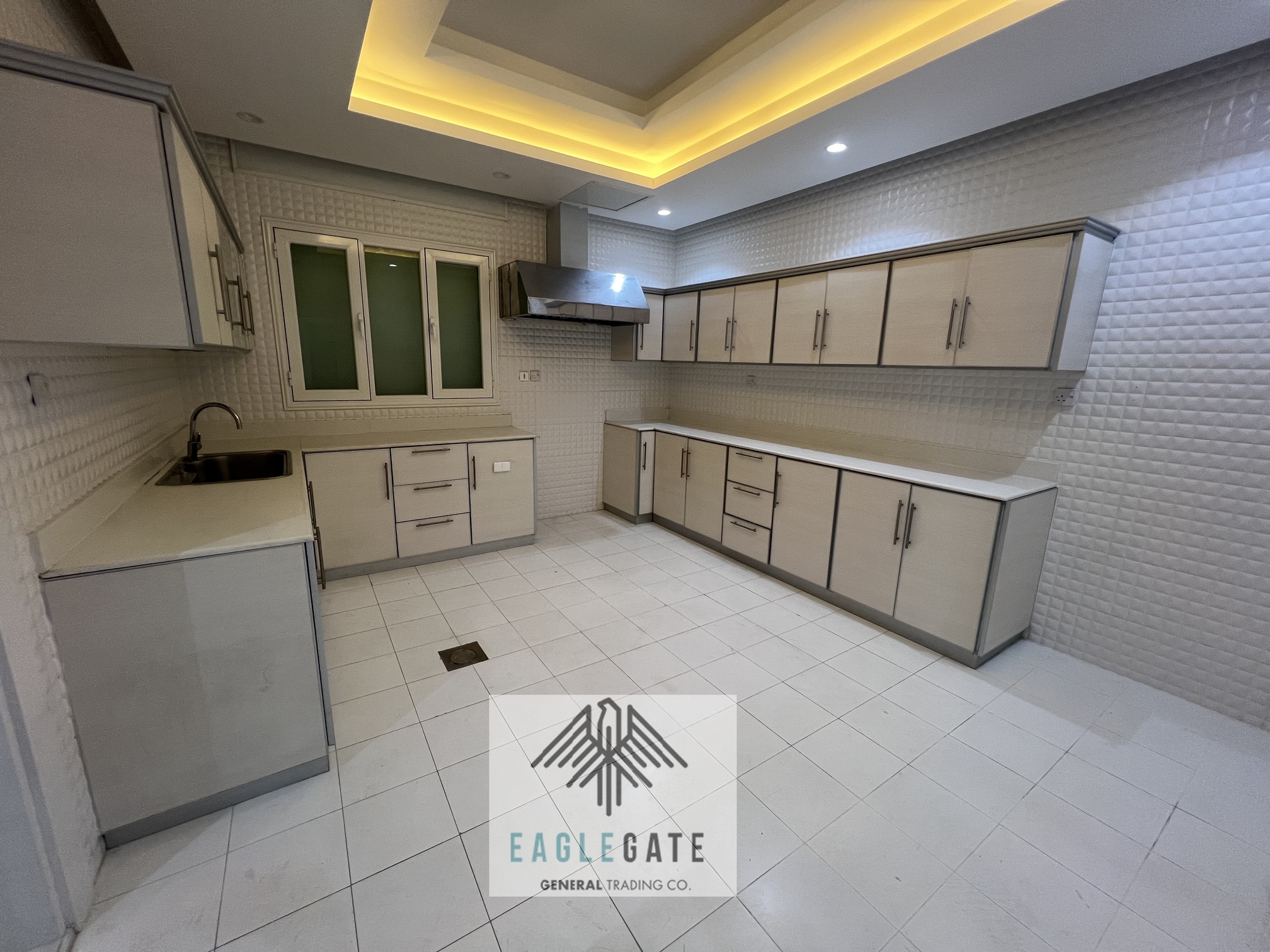 Fnaitees, spacious 5 master bedroom floor