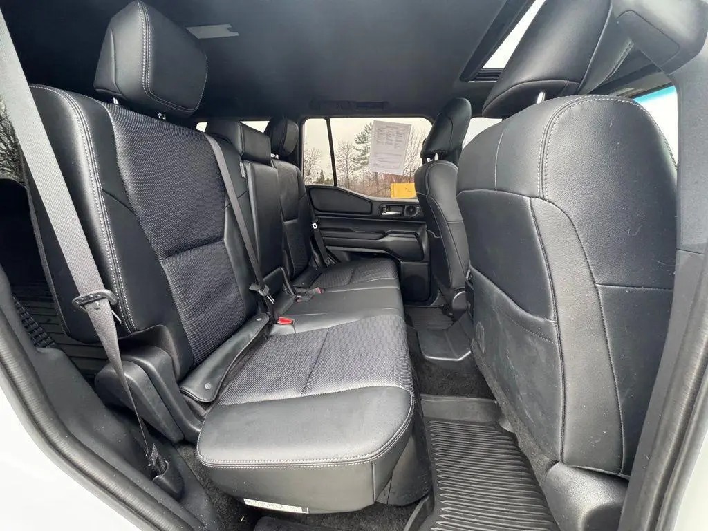 سيارة تويوتا لاند كروزر بيس مستعملة موديل 2024